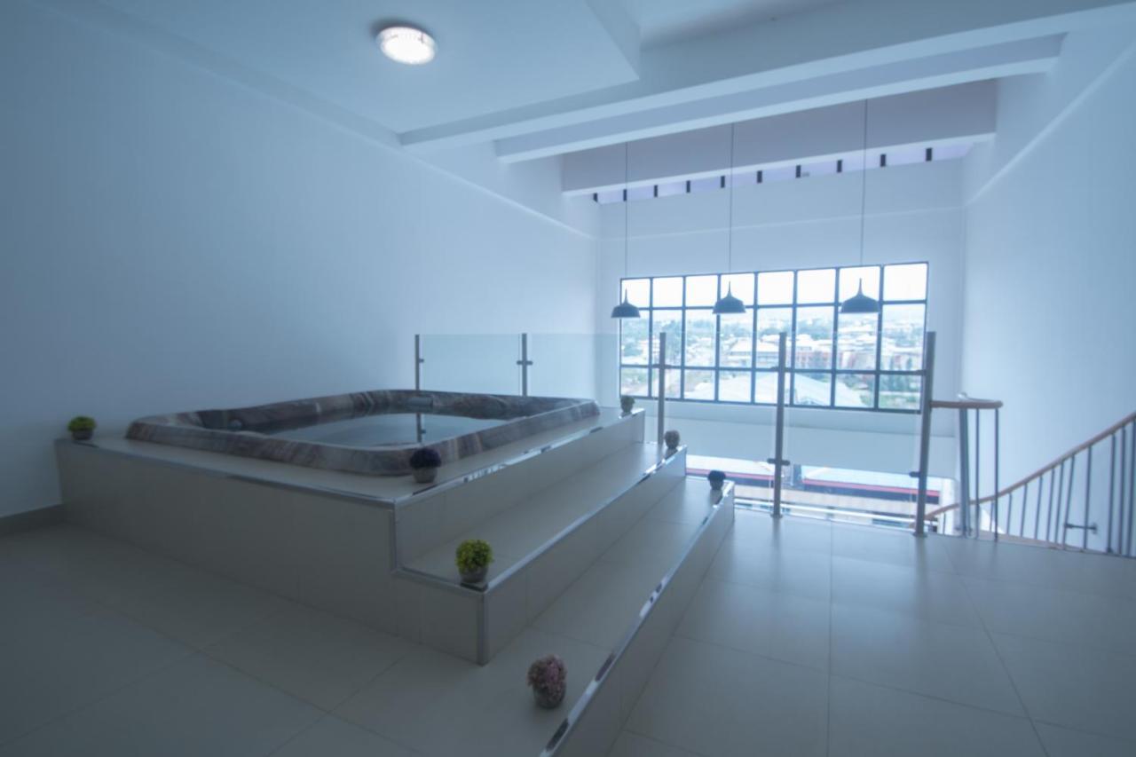Wdc Aparthotel - Buea Екстер'єр фото